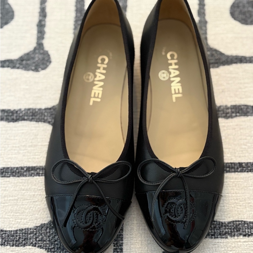 CHANEL Black Leather Flats with Bow
